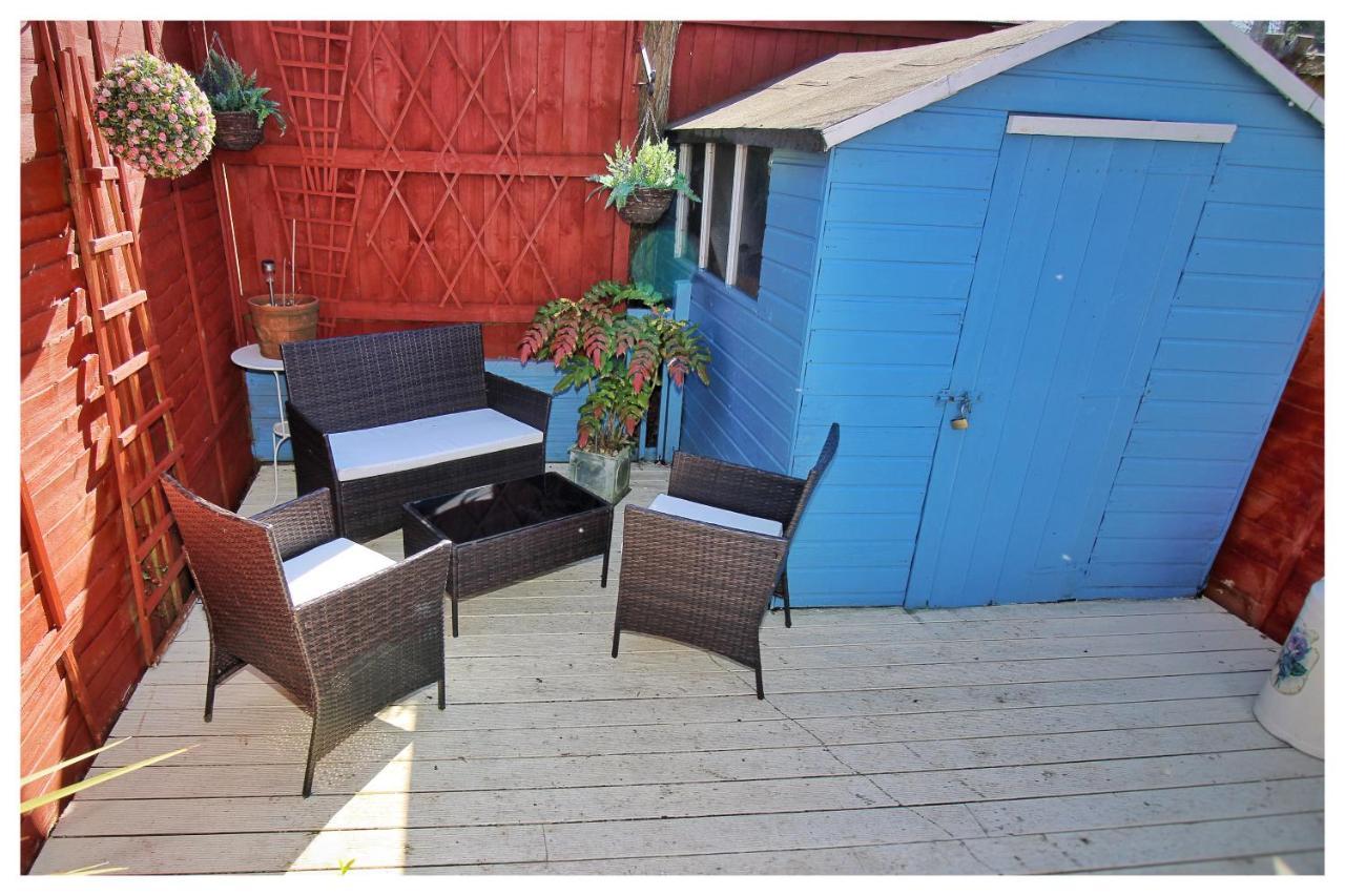 Self Contained Flat With Private Garden & Parking Apartment Сандаун Екстериор снимка